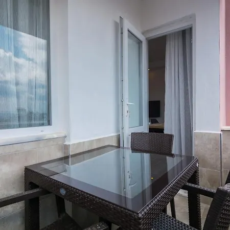 Seaside Apartment *